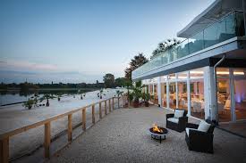 Moderne Hochzeitslocation Seepavillon Koln Direkt Am Wasser Gelegen In 2020 Hochzeitslocation Strandhochzeit Hochzeit Location
