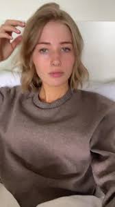 lola burt (@yeahhshushh)