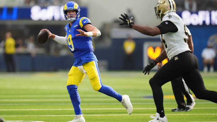 Matthew Stafford sets pace among NFL quarterbacks, makes more history