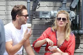 Margot elise robbie is an australian actress and producer. Margot Robbie Tattooed The Date Of Her Wedding On Her Guests Irish Mirror Online