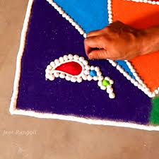 Makar Sankranti Haldi Kunku Special Rangoli Easy Sankranti Special Haldi Kumkum Rangoli Design Sankranti Rangoli Haldi Kumkum Rangoli Haldi Kunku Rangoli Sankranti Special Rangoli À¤¸ À¤ À¤° À¤¤ This is a freehand flower design that is impeccably done in pastel shades with white outlining the. makar sankranti haldi kunku special