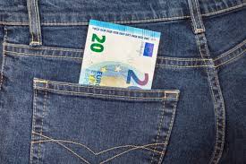 It is basically the reserve requirement that banks are expected to keep before offering credit to customers. Scalable Mehr Bargeld Braucht Keiner Vertrieb 07 10 2020 Fonds Professionell