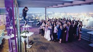 Und heute beginnen wir unsere reise, aber leider nur eine traumreise. Hochzeit Noch Nie Gaben Paare So Viel Geld Dafur Aus Wie Heute Stern De