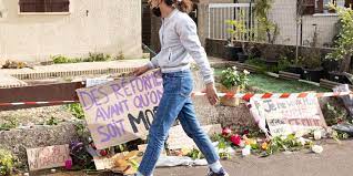 Il était approximativement 18 heures lorsque des passants ont aperçu une femme de 31 ans en train de courir. Lauqud6vzwhosm