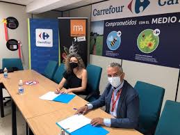 Carrefour fue escenario de la muerte de un trabajador, cuyo cadáver fue cubierto con una sombrilla las pautas de carrefour en esta casos, marcaron a los empleados no sacar el cuerpo de su lugar. Mercalicante Y Carrefour Firman Un Convenio Para Impulsar La Formacion En Materia Alimentaria