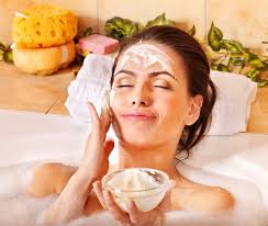 La preparazione di una maschera fai da te, consiste nell'impiego di ingredienti come: Maschere Per Capelli Fai Da Te