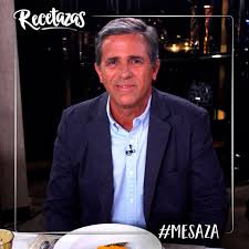 Mientras contaba que la entrada era una papa rosti con salmón ahumado, interrumpió a los presentes para intercambiar los platos: Recetazas La Mesaza De Mirtha Legrand Disfrutando De Facebook