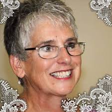 Is there a free app for tracking carbs, fat, and fiber?