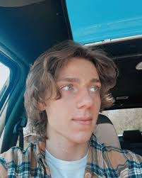 Gavin Reese's Instagram, Twitter & Facebook