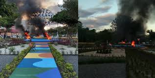 Pelo menos, cinco foram atingidas pelas chamas. Onda De Ataques Recem Inaugurada Bola Da Letras E Incendiada Por Faccao Em Manaus Portal Zukka Brasil