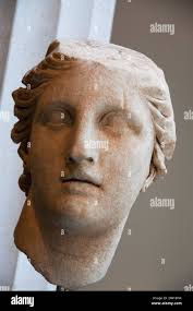 Statue en marbre hellénistique Banque de photographies et d'images à haute  résolution