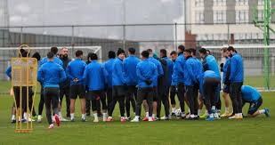 După ce a semnat la începutul săptămânii cu rizespor, marius șumudică ar fi trebuit să ajungă azi în turcia, la noua. Marius Sumudica Rizespor Ligde Kalacak Betasus Tv