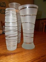 This Is Brilliant Rubber Bands Wrapped Around The Vases Then Spray It With The Craft Spray That Etches The Glass Remo Diy Crafts Home Crafts Rubber Bands