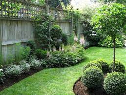 Great Ideas For Backyard Landscaping On A Budget 04 Decomagz Privacy Fence Landscaping Backyard Landscaping Designs Backyard Fences