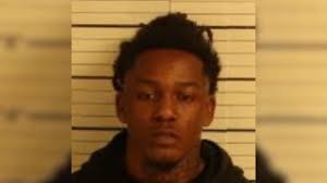 Uber driver runs from police with customer inside, MPD says