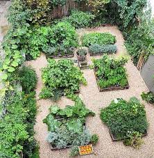 Current Obsessions Embracing Winter Gardenista Winter Vegetables Gardening Vegetable Garden Design Vegetable Garden Diy