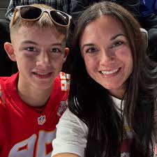 Mandy Rhodes (@mandy_rhodes) • Instagram photos and videos