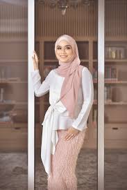Mohamed azmin bin ali tarikh lahir : Kami Sentiasa Ada Untuk Abah Di Saat Susah Atau Senang Farah Shazliyana Kongsi Luahan Rasa Buat Bapa Nona