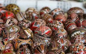 Ca orice sarbatoare, si pastele este acompaniat de traditii care mai de care mai frumoase si spectaculoase. Traditii Si Obiceiuri De Paste Archives Romania La Pas