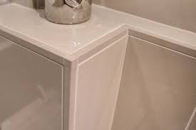 La surface visible du profilé forme un angle symétrique entre les revêtements carrelés. Schluter Quadec Edging Outside Wall Corners For Walls Profiles Schluter Com