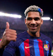 Araujo : "Il y a quelques années, mon agent m'a dit que j'allais signer  dans un club européen, mais il ne m'a pas dit lequel. Je suis arrivé à  Madrid et j'ai