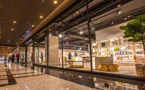 Iulius mall timisoara dispune de o structura speciala pentru preventie si interventie in caz de incendiu, care a actionat cu promptitudine. Femeie InsoÅ£itÄƒ De Trei Copii LovitÄƒ Cu Piciorul In Cap Cand A Incercat SÄƒ OpreascÄƒ Un HoÅ£ La Iulius Mall Timisoara