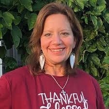 Stephanie Lovell's Instagram, Twitter & Facebook