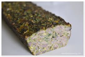 500 gr ficat de pui, 1 piept de pui, 5 oua, 1 ceapa, 1 catel usturoi, 2 linguri grasime de pasare, condimente pentru pui, piper, sare, 1 legatura marar, 1 legatura patrunjel. Drob De Pui If You Love Cooking