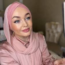 Emina Catic's Instagram, Twitter & Facebook