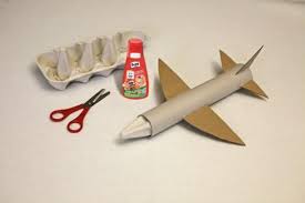 Flugzeug Aus Kuchenrolle Eierkarton Und Klopapier Rolle Flugzeug Basteln Basteln Mit Toilettenpapierrollen Karton Basteln