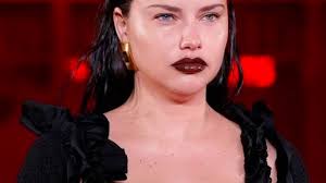 Tehotná Adriana Lima