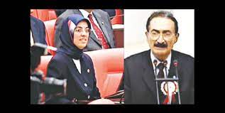 Merve kavakçı'nın 1999 yılında meclis'te yemin etmesine izin verilmedi. Ecevit In Sozleri Lincin Atartini Verdi