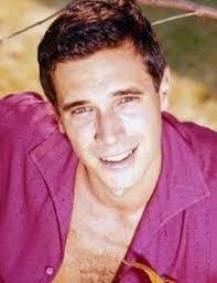 Frieda Harding's Instagram, Twitter & Facebook