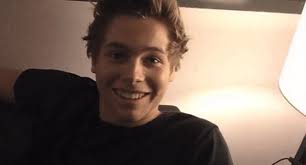 Luke Imagines He Comes Home From Tour To See You Ve Been Sick Luke Imagine Luke Hemmings Imagine Luke Hemmings