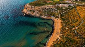Malta und gozo sind inseln der steine. Strand Golden Bay Malta Badeurlaub Wassertemperatur