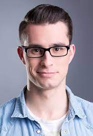 40 Best Hairstyles For Smart Men S 2018 Pics Bucket Haircuts For Men Mens Hairstyles Hairstyles With Glasses