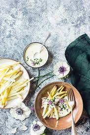 Voyez nos astuces et nos conseils pour cuire vos aliments délicieusement ! Asperges Blanches A La Vapeur A La Sauce Au Yaourt Citron