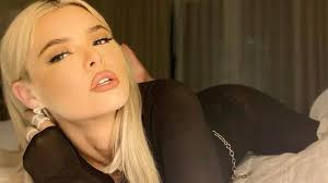 Floyd Mayweather expulsa noiva stripper de mansão visando luta contra  youtuber