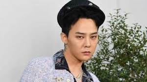 G dragon es el único artista de origen coreano en aparecer en 3 portadas de 1 edición para la revista de vogue korea. G Dragon Hits With His Style In The Chanel Parade Somag News