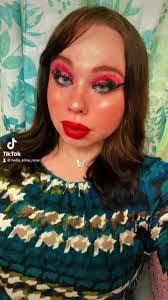 Elsa Williamson's Instagram, Twitter & Facebook