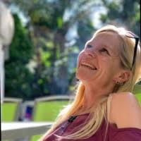 100+ perfiles de «Jane Der»