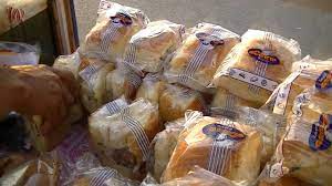 Beberapa jenis roti yang menjadi ciri khas toko ini adalah roti gambang, roti cokelat oles, roti sejak berdiri di tahun 1940, roti lauw tetap mempertahankan citarasanya agar mendapat tempat di hati. Jakarta Street Food 424 Bicycle Lauw Bakery Roti Lauw Br Tivi 3247 Youtube