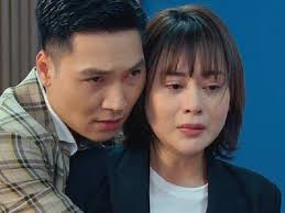 Và ông cười theo khi con gái hì hì bảo bằng làm gì có con cái sán vào tôi này, long nói rồi sán vào như muốn cưỡng hôn cô. Crn9xpyzwnggnm