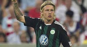 © pascal rossignol/reuters simon kjær var som sædvanlig med fra start torsdag for ac milan, men han måtte udgå med en skade. Elina Gollert S Husband Simon Kjaer S Net Worth Know About His Career And Achievements