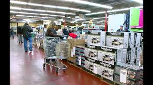 Calphalon at 3rd st & d st, perrysburg, oh 43551: Customers Shop Annual Calphalon Sale At The Andersons Wtol Com