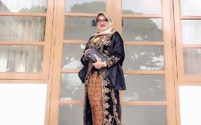 Lihat apa yang lastri sulastri (lastrimaos22) telah temukan di pinterest, koleksi ide terbesar di dunia. Perkenalkan Astrid Sulastri Istri Presiden Organisasi Perdamaian Dunia Penantang Gibran Bagian 1