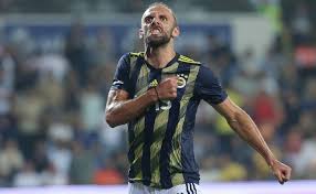 Kosova milli takımı oyuncusu ve fenerbahçe'de forvet olarak forma giyen ünlü futbolcudur. Fenerbahce Haberleri Vedat Muriqi Nin Esi Cunku Cig Etle Besledim