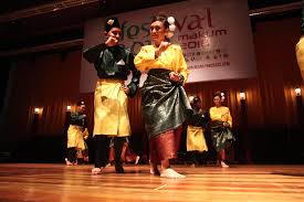 Tarian ini diilhamkan oleh peranakan arab dan dikatakan berasal dari yaman. International Dance Day Nilai Dan Kepentingan Seni Tari Pusat Kebudayaan Dan Kesenian Sultan Salahuddin Abdul Aziz Shah