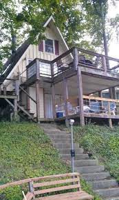 Lake Front Cottage This Beautiful Lakefront Cabin Sitting On The Shore Of Raccoon Lake Offers T Lake House Rentals Perfect Vacation Spots Lake Vacation Rental