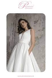 Hat das kleid fast schlicht gestaltet, aber es hat nicht weniger aufsehen erregt. Brautkleid Schlicht Satin Seide Von Toi Spose Bei Princess Dreams Ein Brautkleid Von Toi Spose Italy Erhaltlic Brautkleid Schlicht Brautmode Hochzeitskleid